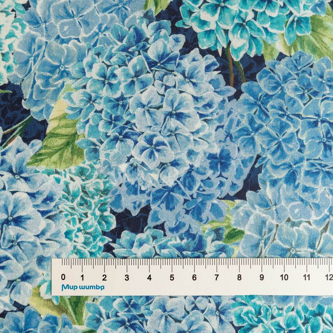 Ткань хлопок для пэчворка для одежды голубой, флора, Windham Fabrics (арт. 53708-7)